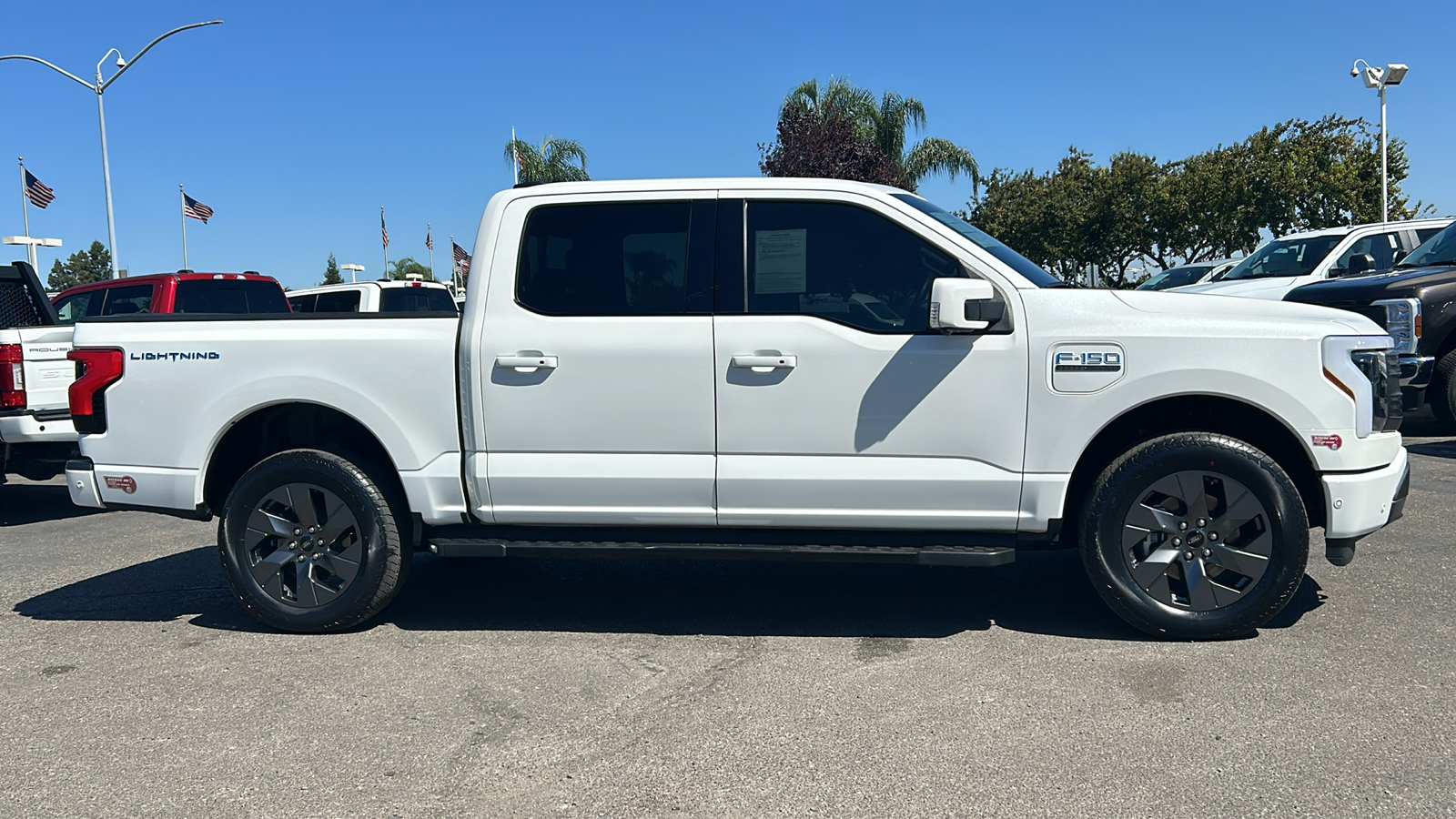 2023 Ford F-150 Lightning Lariat 2