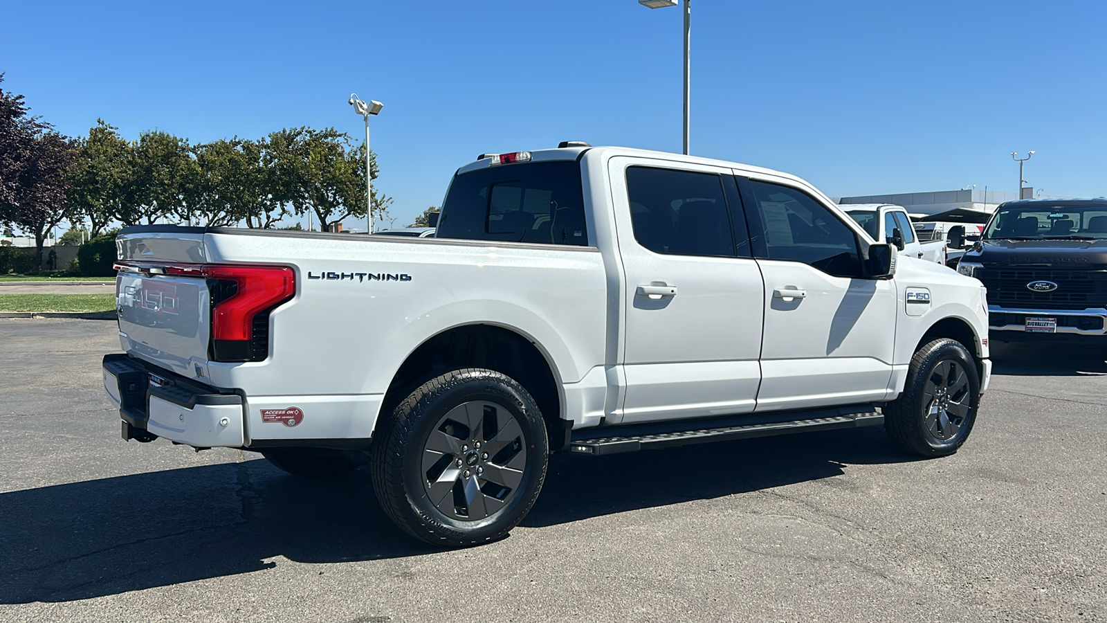 2023 Ford F-150 Lightning Lariat 3