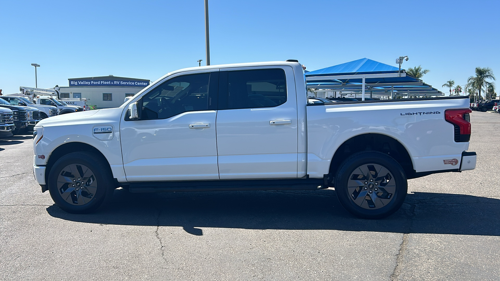 2023 Ford F-150 Lightning Lariat 6