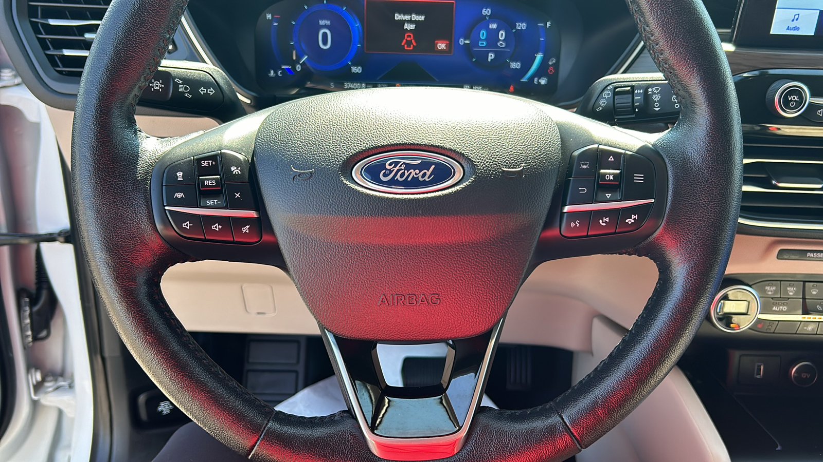 2020 Ford Escape Titanium Hybrid 19