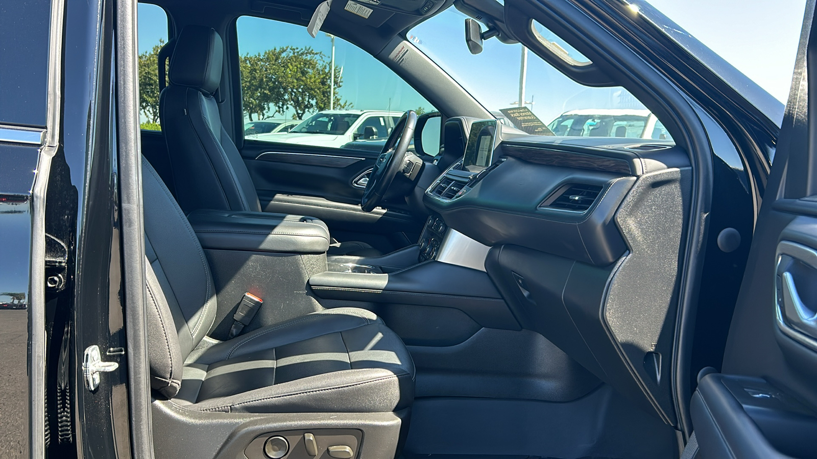 2022 Chevrolet Suburban LT 11