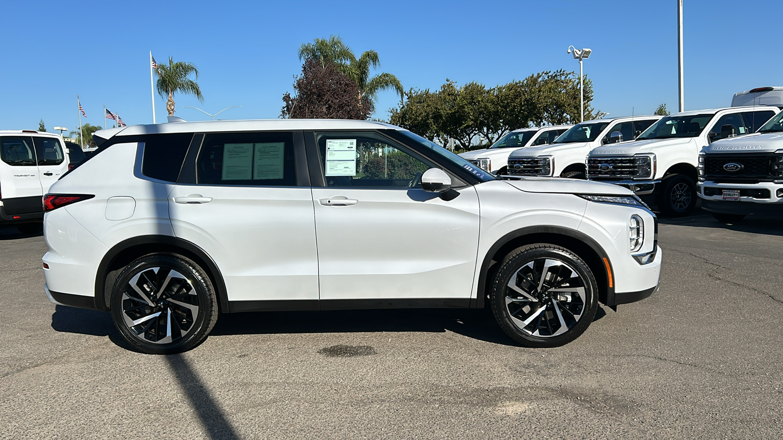 2023 Mitsubishi Outlander SE 2