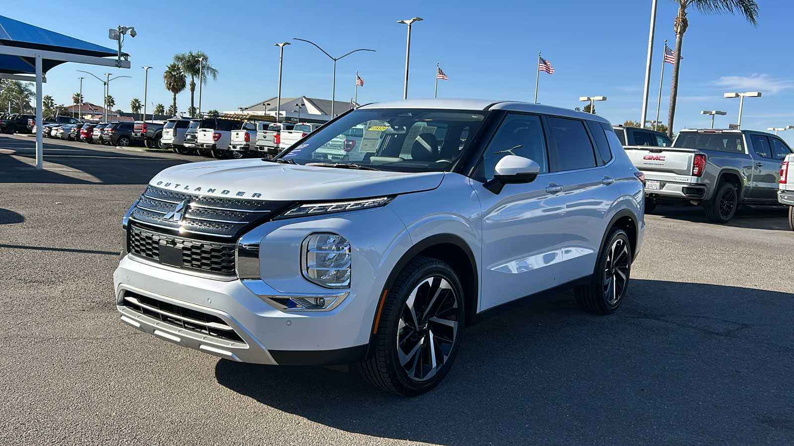 2023 Mitsubishi Outlander SE 7