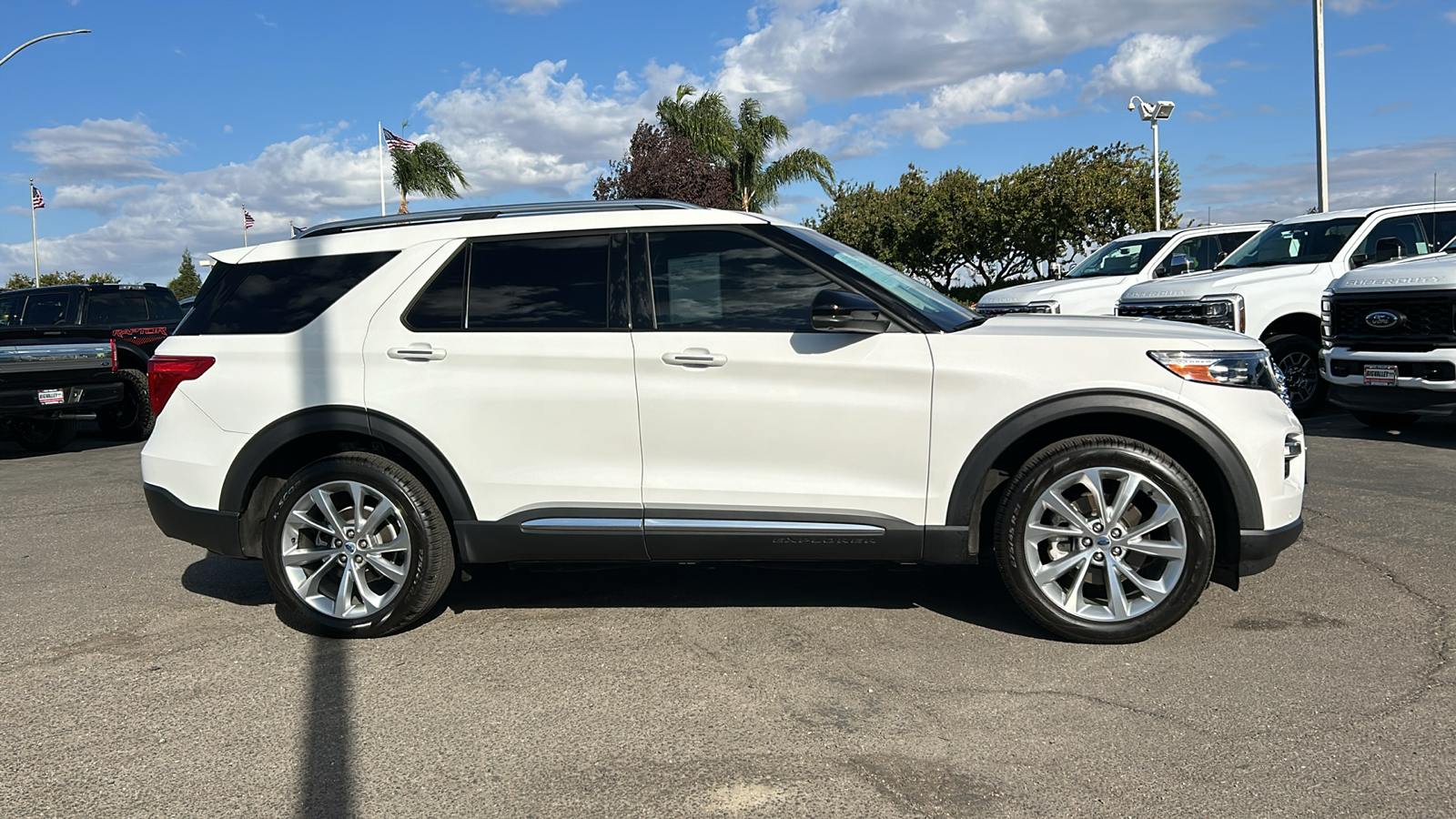 2023 Ford Explorer Platinum 2