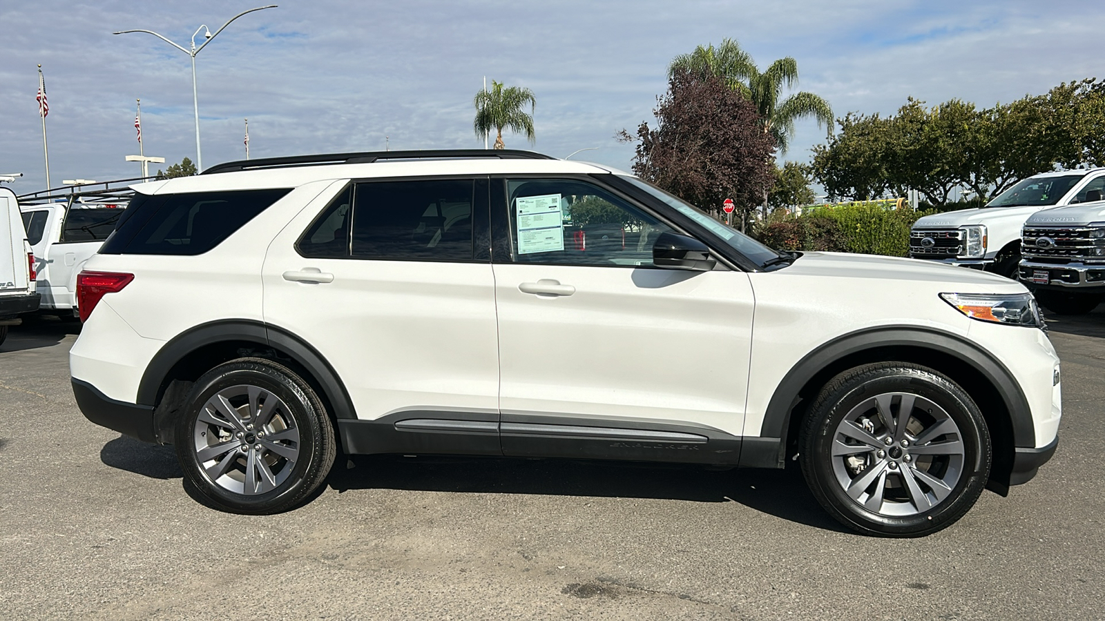 2022 Ford Explorer XLT 2