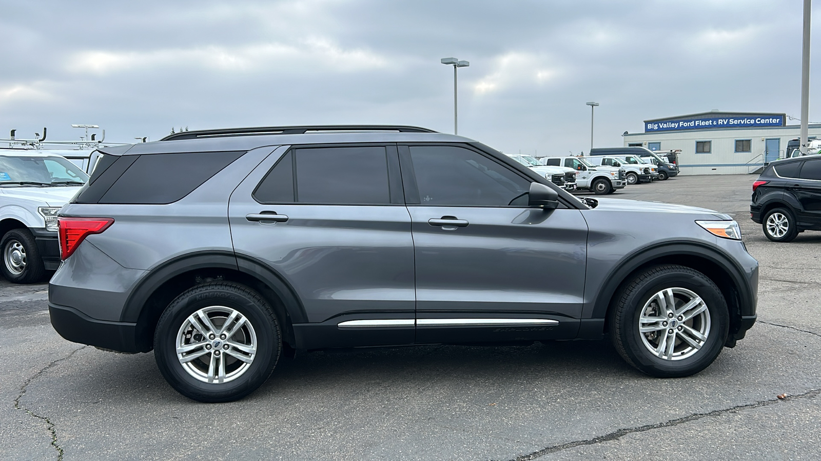 2021 Ford Explorer XLT 2