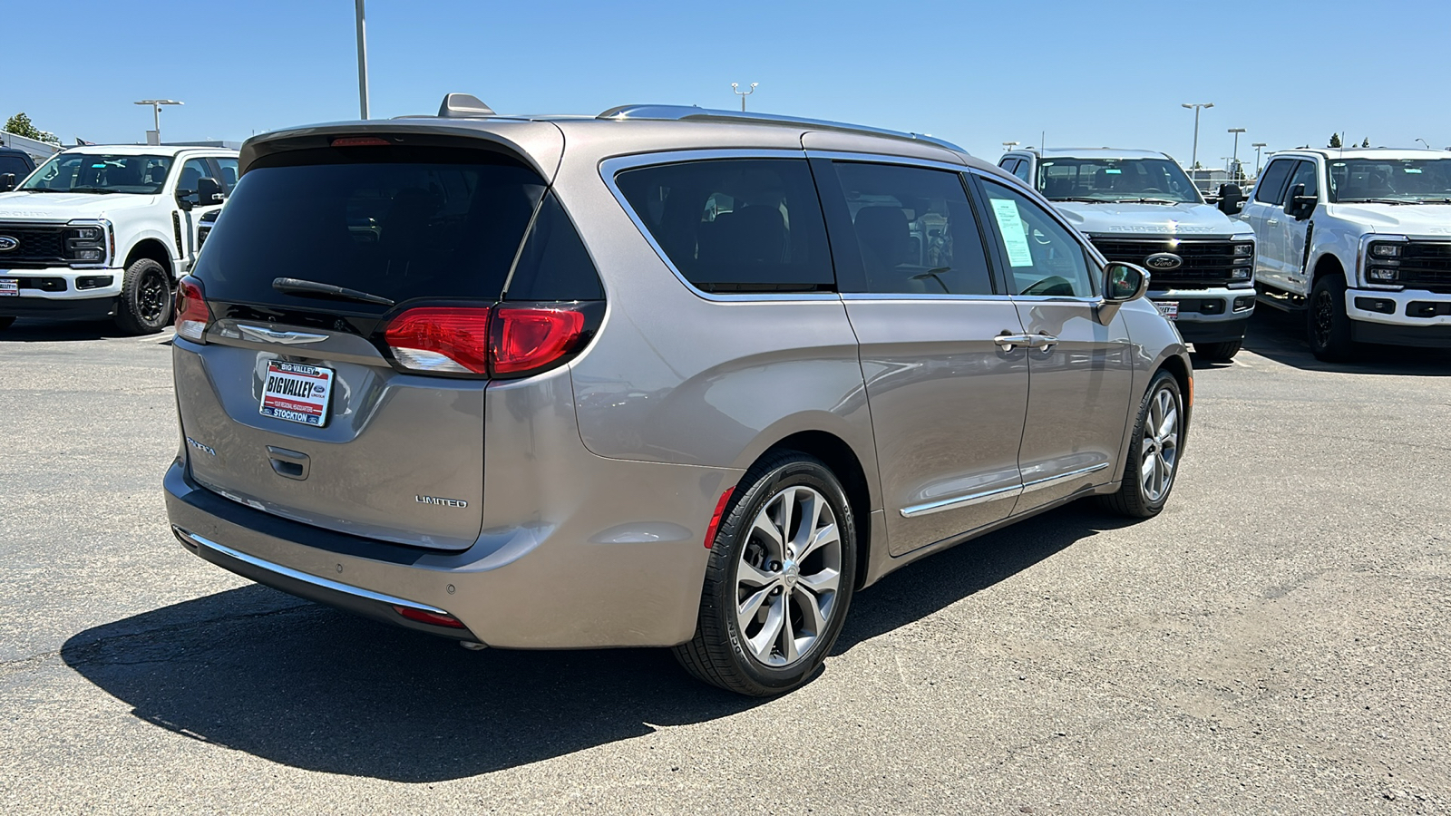 2017 Chrysler Pacifica Limited 3