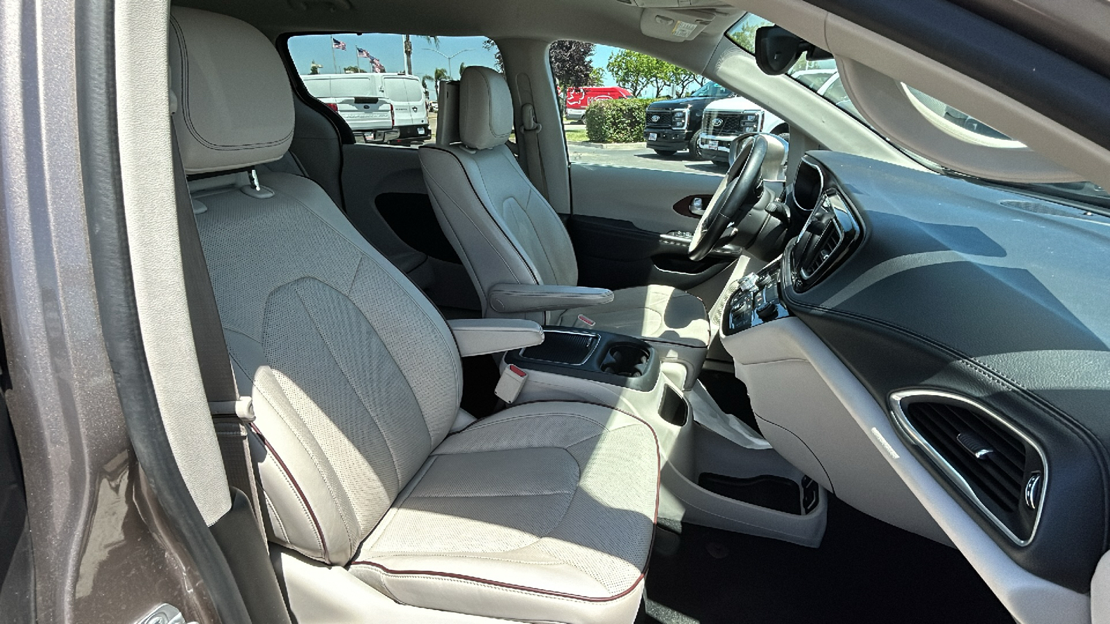 2017 Chrysler Pacifica Limited 11