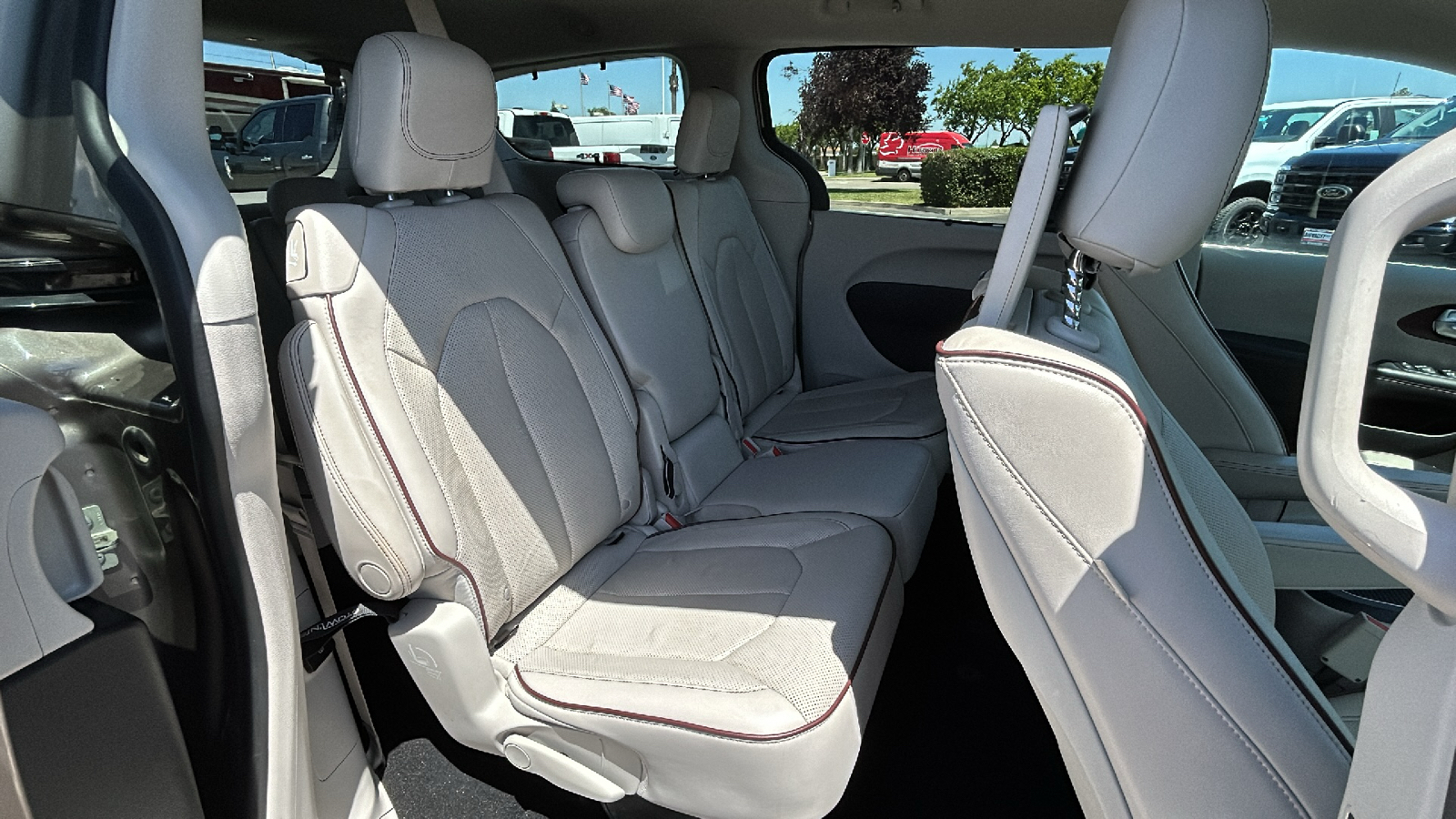 2017 Chrysler Pacifica Limited 12