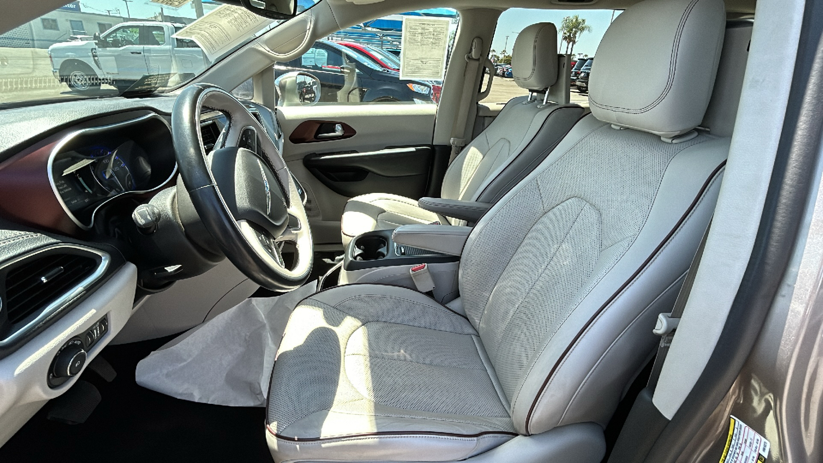 2017 Chrysler Pacifica Limited 16