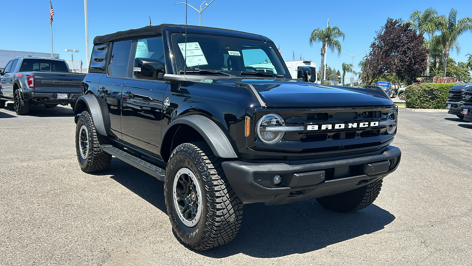 2022 Ford Bronco Outer Banks 1