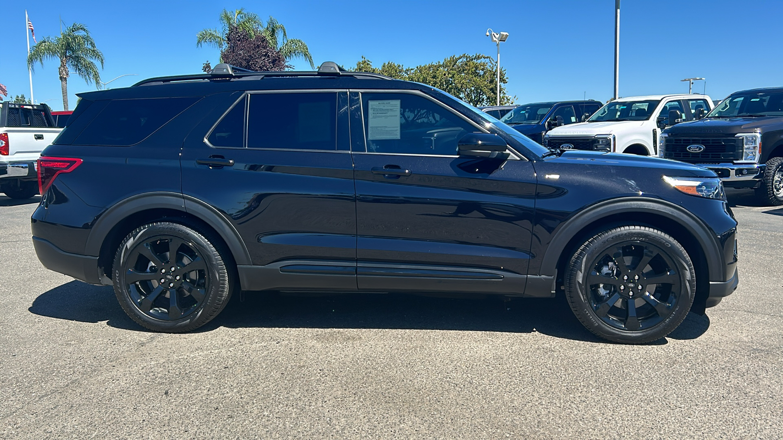 2024 Ford Explorer ST-Line 2