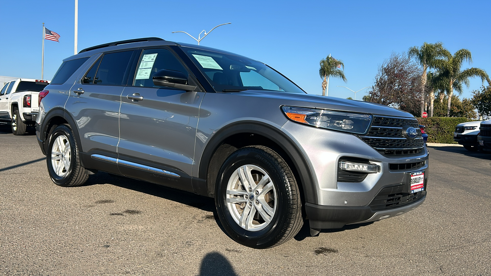 2023 Ford Explorer XLT 1