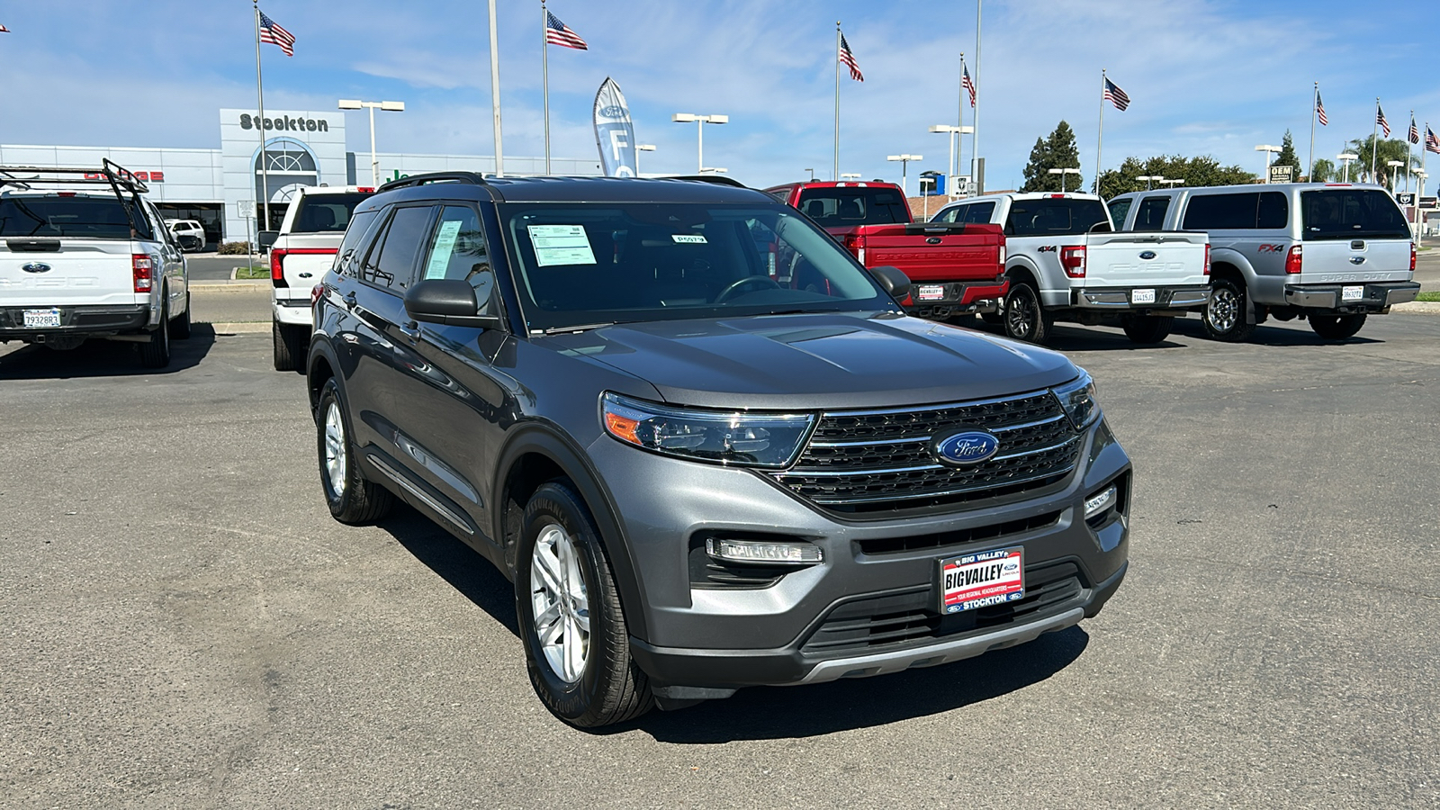 2023 Ford Explorer XLT 1