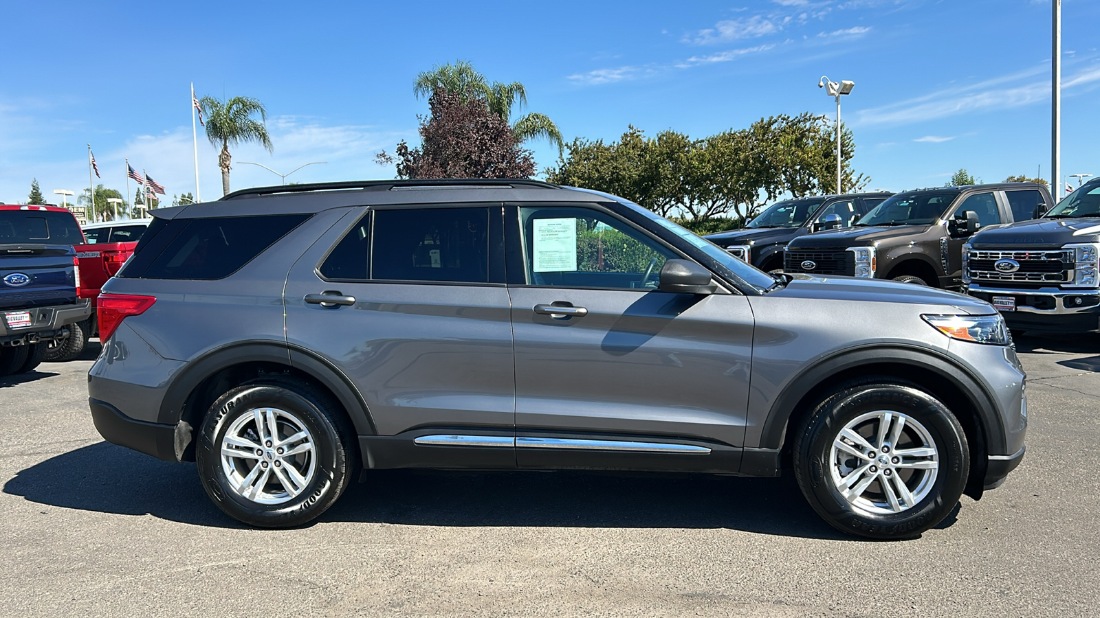 2023 Ford Explorer XLT 2