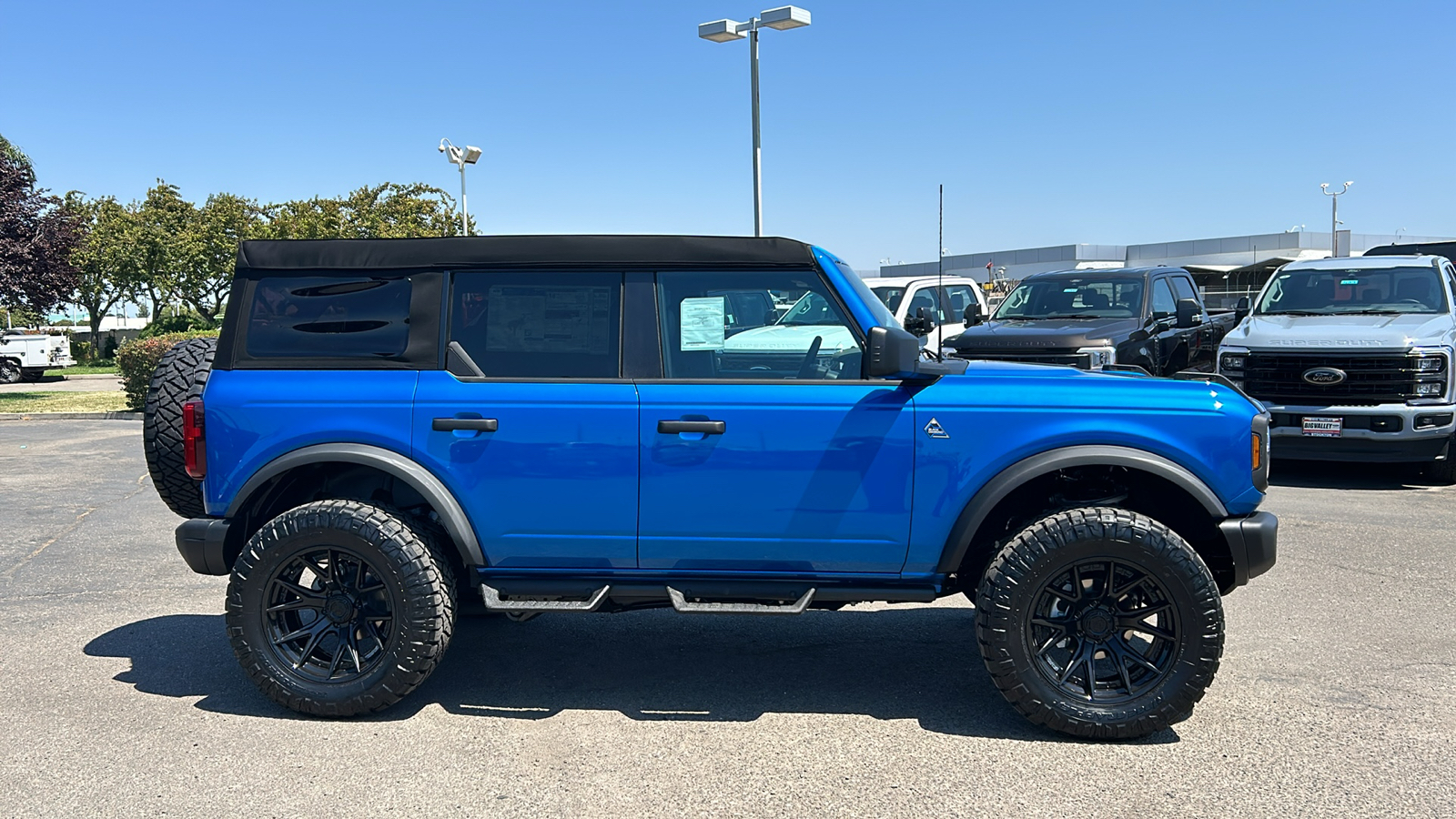 2024 Ford Bronco Black Diamond 2