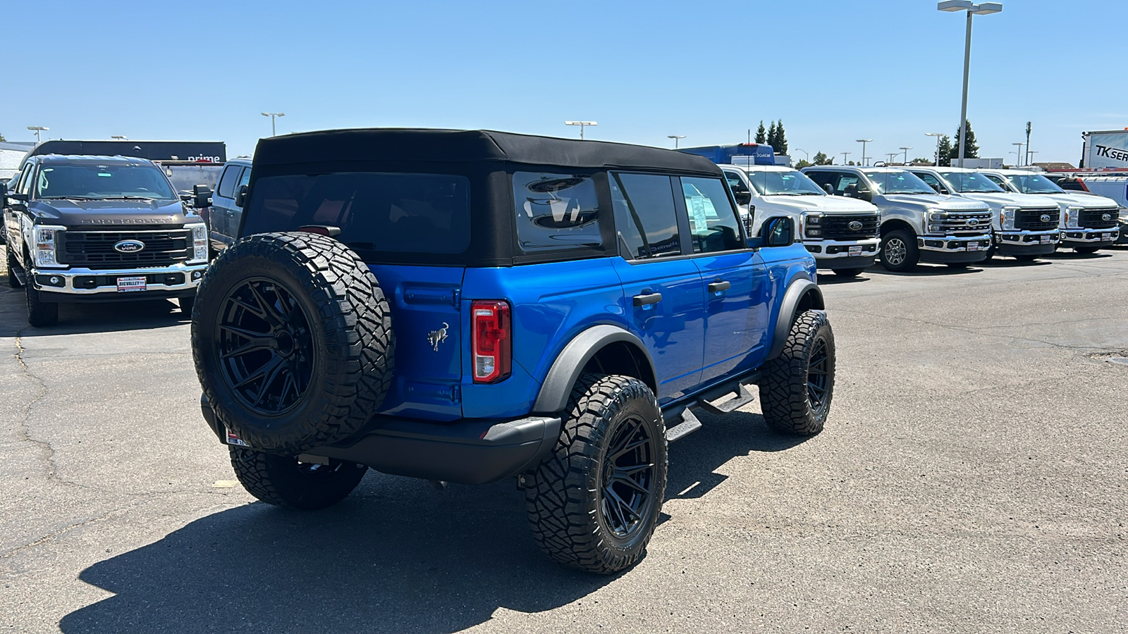 2024 Ford Bronco Black Diamond 3