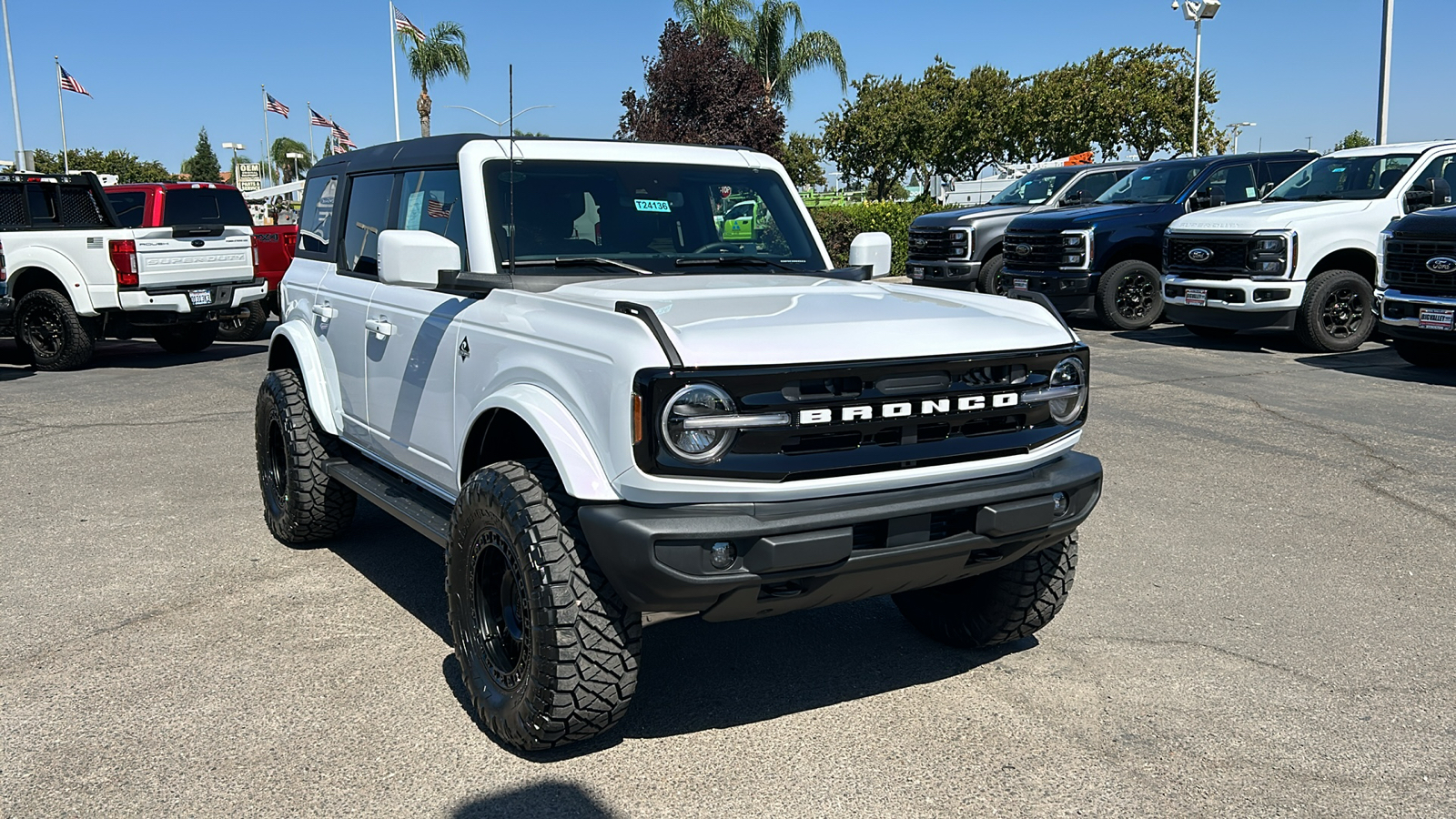 2024 Ford Bronco Outer Banks 1