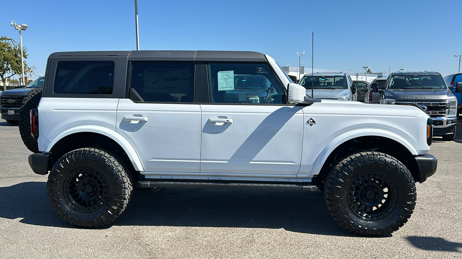 2024 Ford Bronco Outer Banks 2