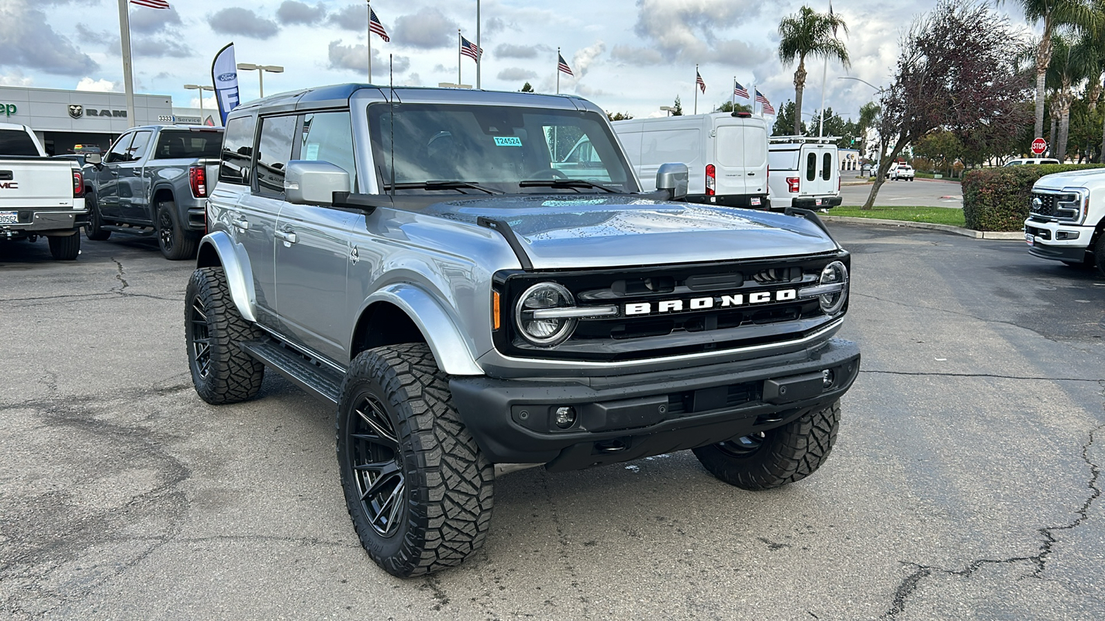 2024 Ford Bronco Outer Banks 1