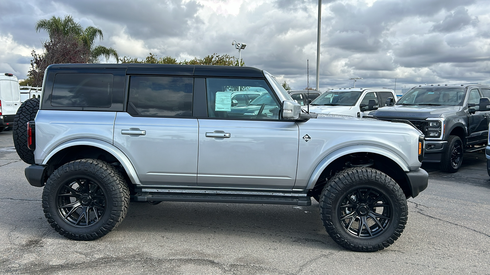 2024 Ford Bronco Outer Banks 2