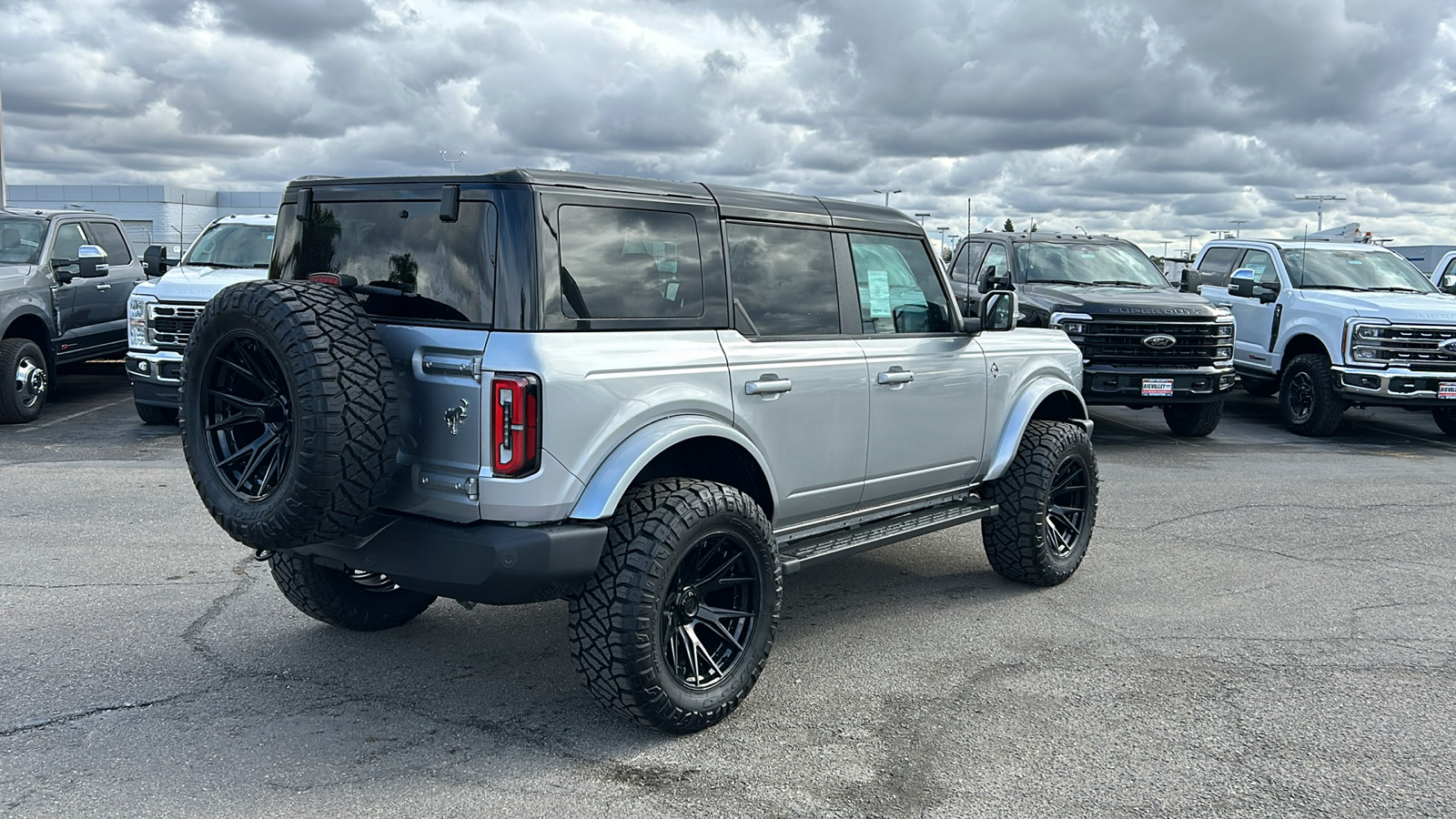 2024 Ford Bronco Outer Banks 3