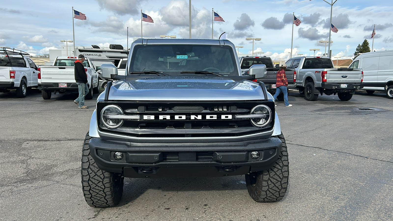 2024 Ford Bronco Outer Banks 9