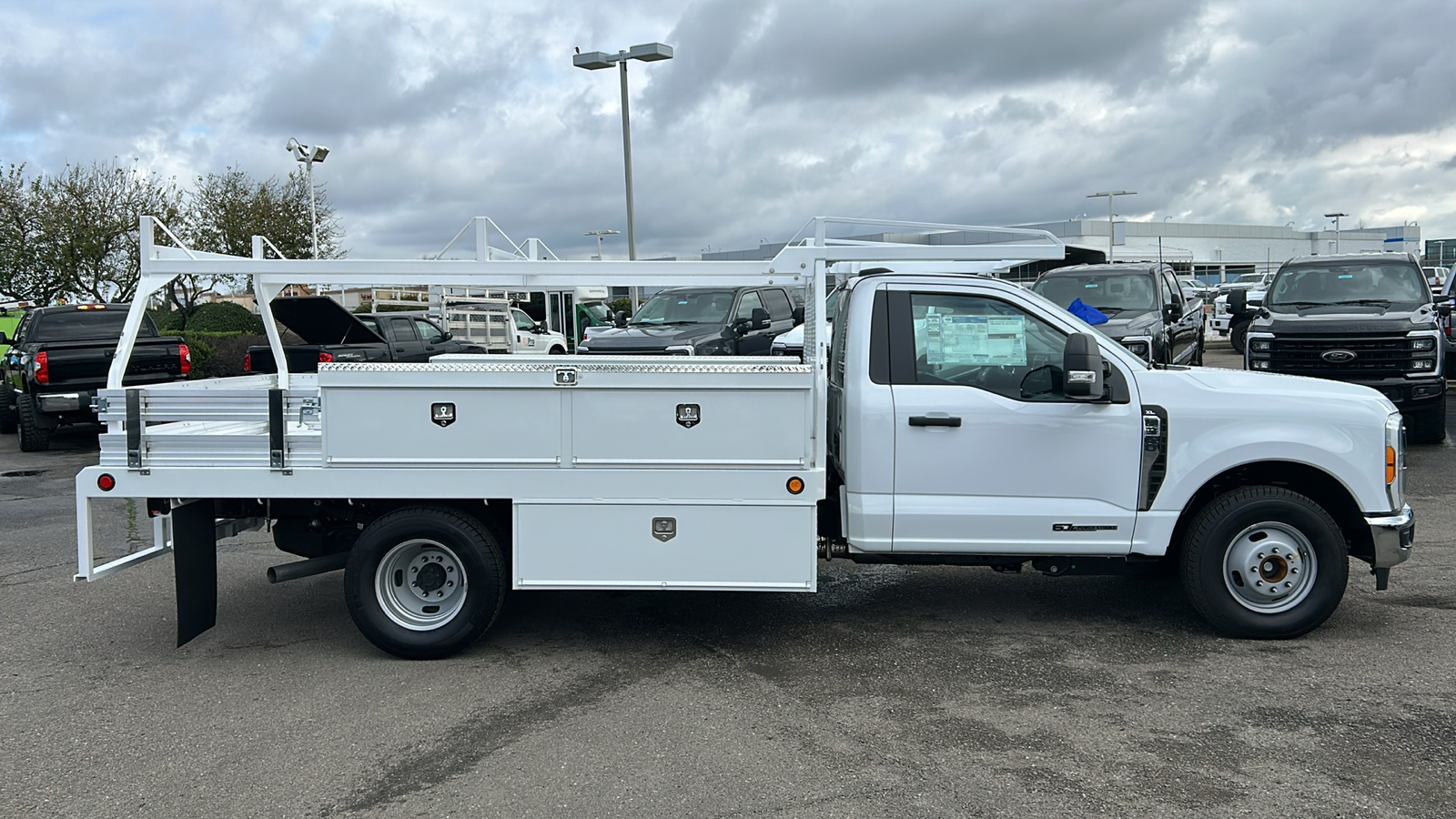 2023 Ford F-350SD Contractor Body 2
