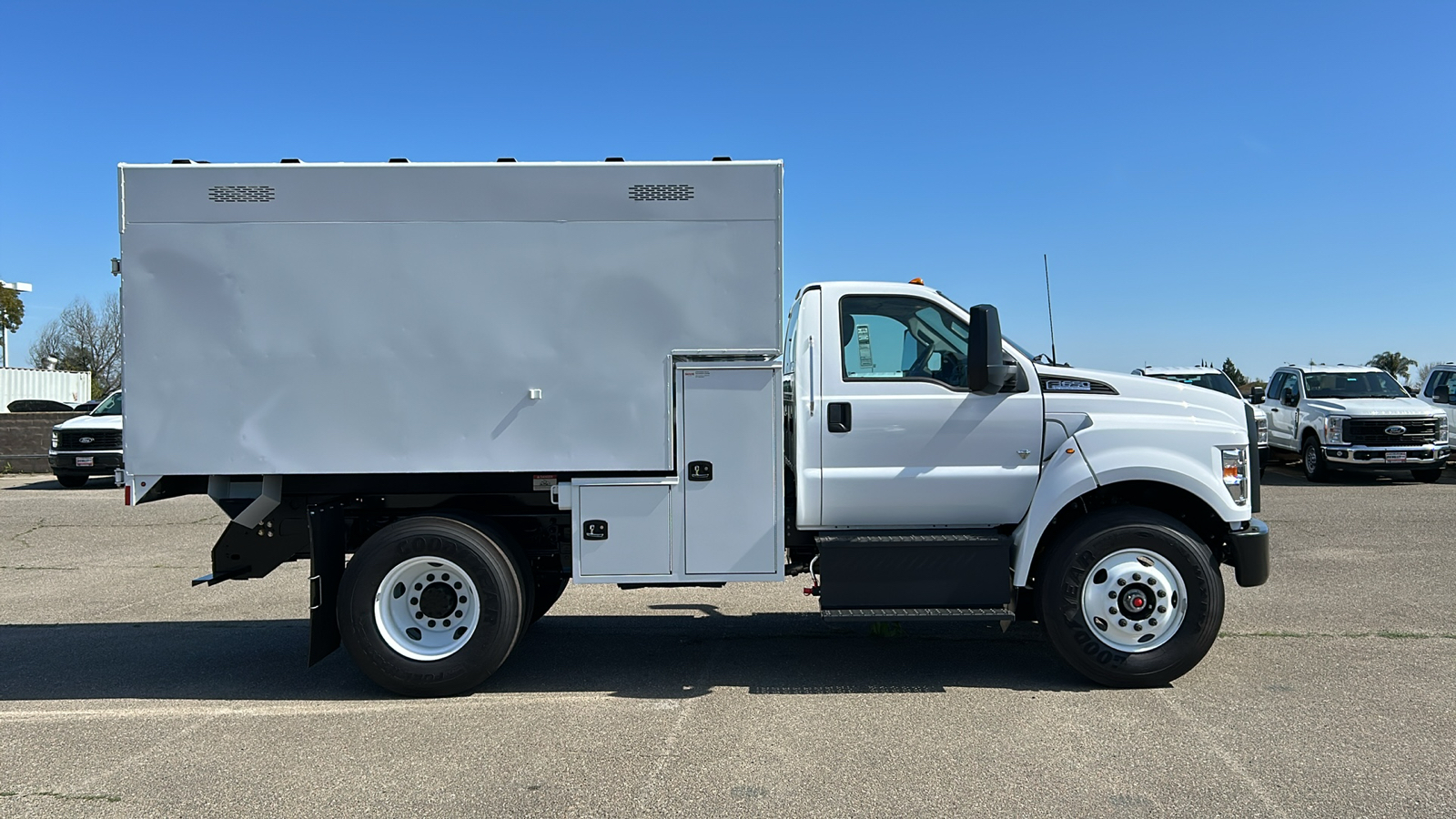 2024 Ford F-650SD Base 2
