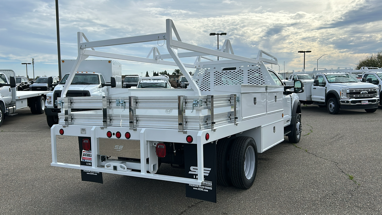 2024 Ford F-450SD Contractor Body 3