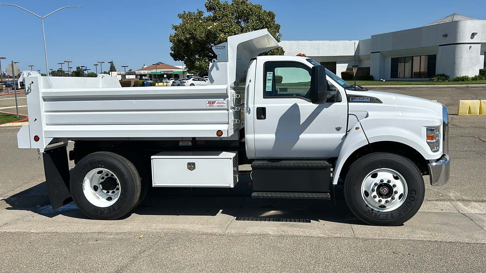 2025 Ford F-650SD Base 2