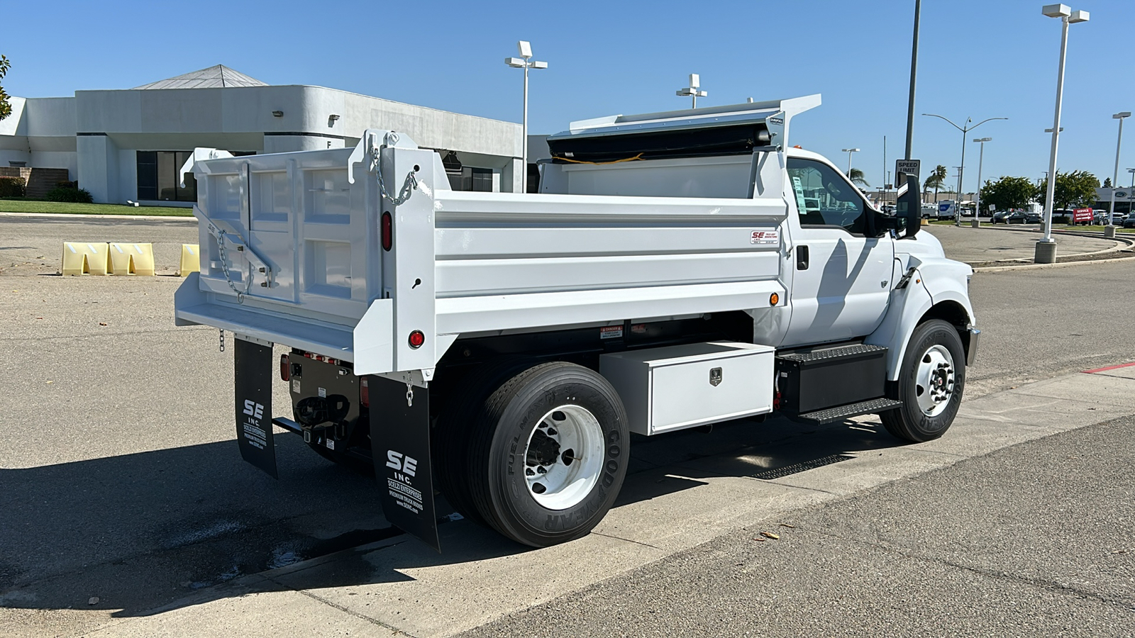 2025 Ford F-650SD Base 3