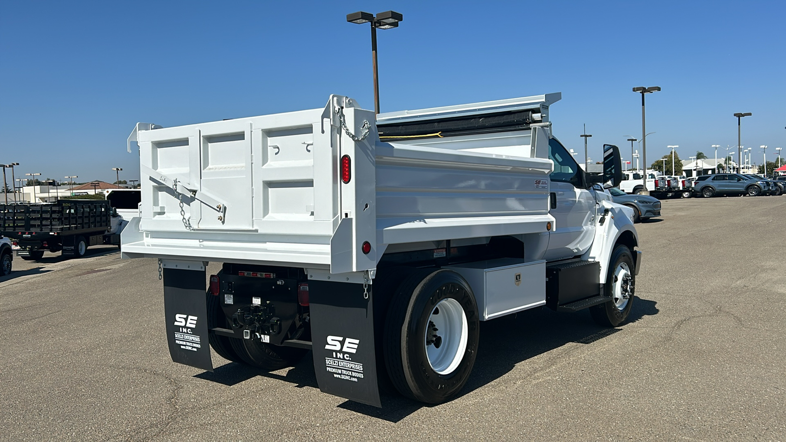 2025 Ford F-650SD Base 5