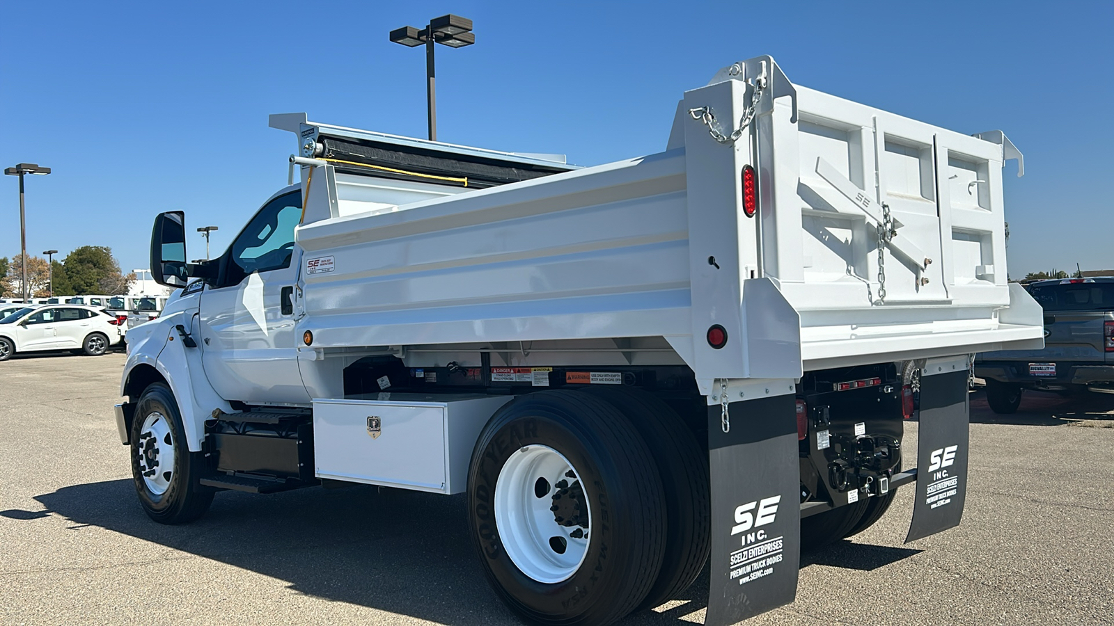 2025 Ford F-650SD Base 7