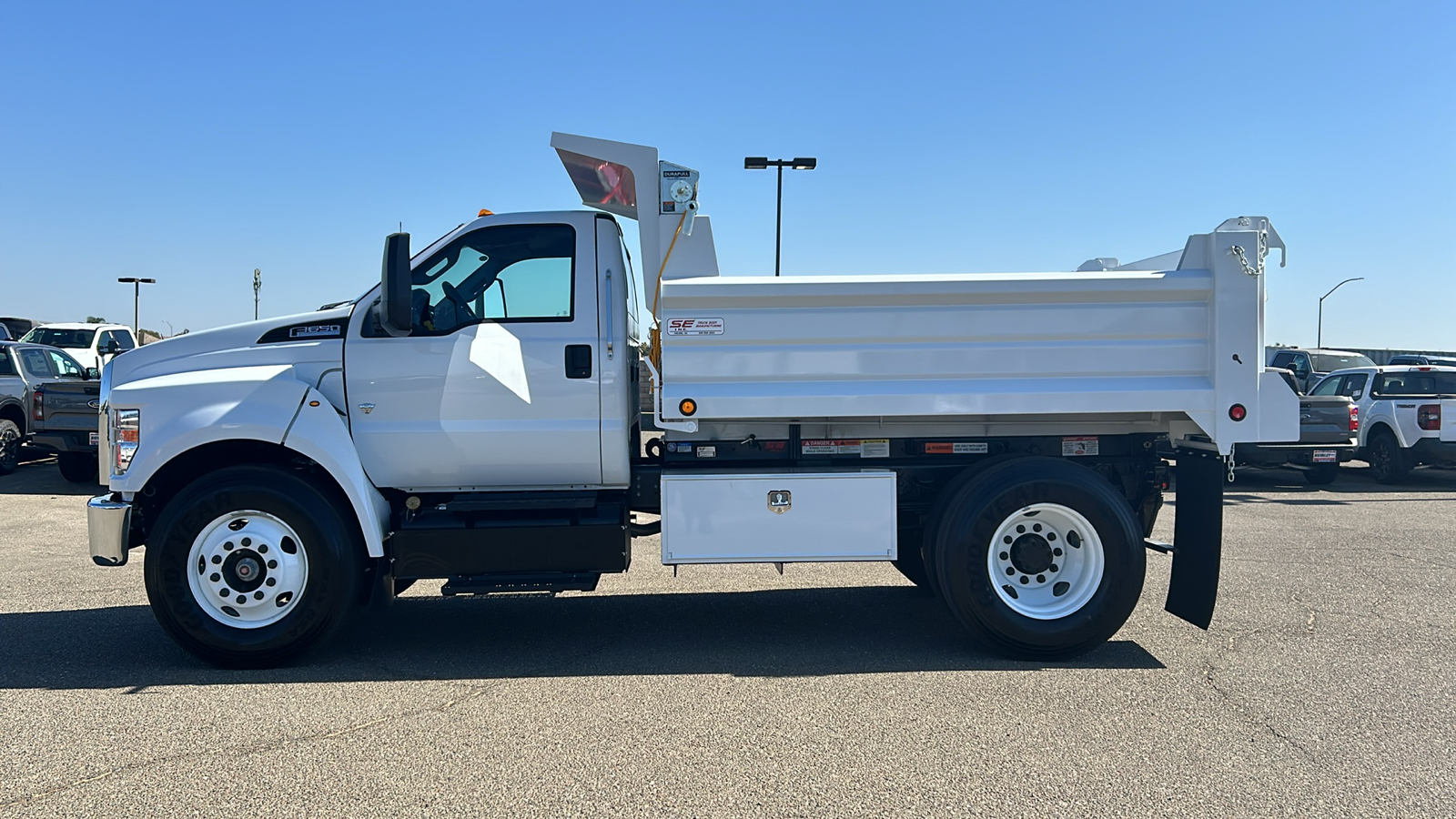 2025 Ford F-650SD Base 8