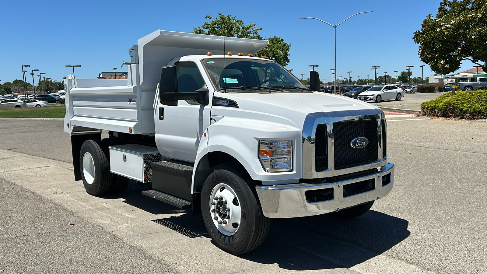 2025 Ford F-650SD Base 3