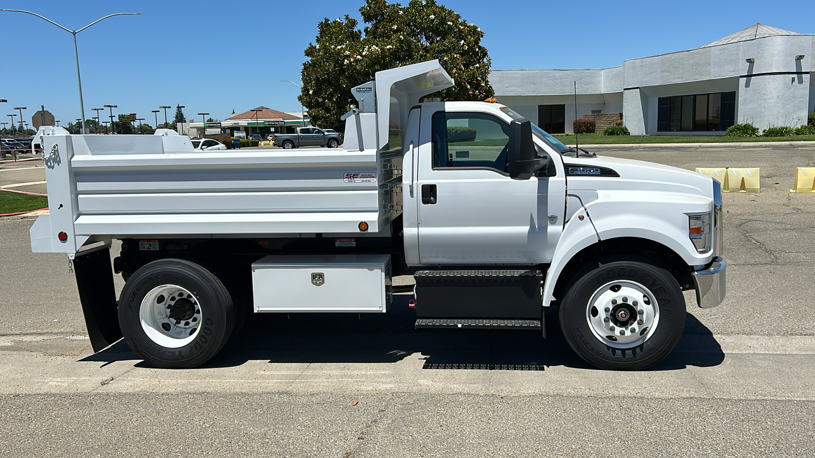 2025 Ford F-650SD Base 4