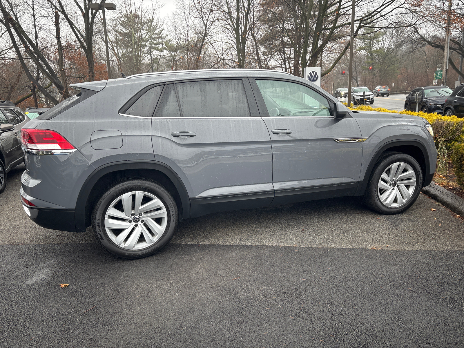 2021 Volkswagen Atlas Cross Sport 2.0T SE w/Technology 4MOTION 11