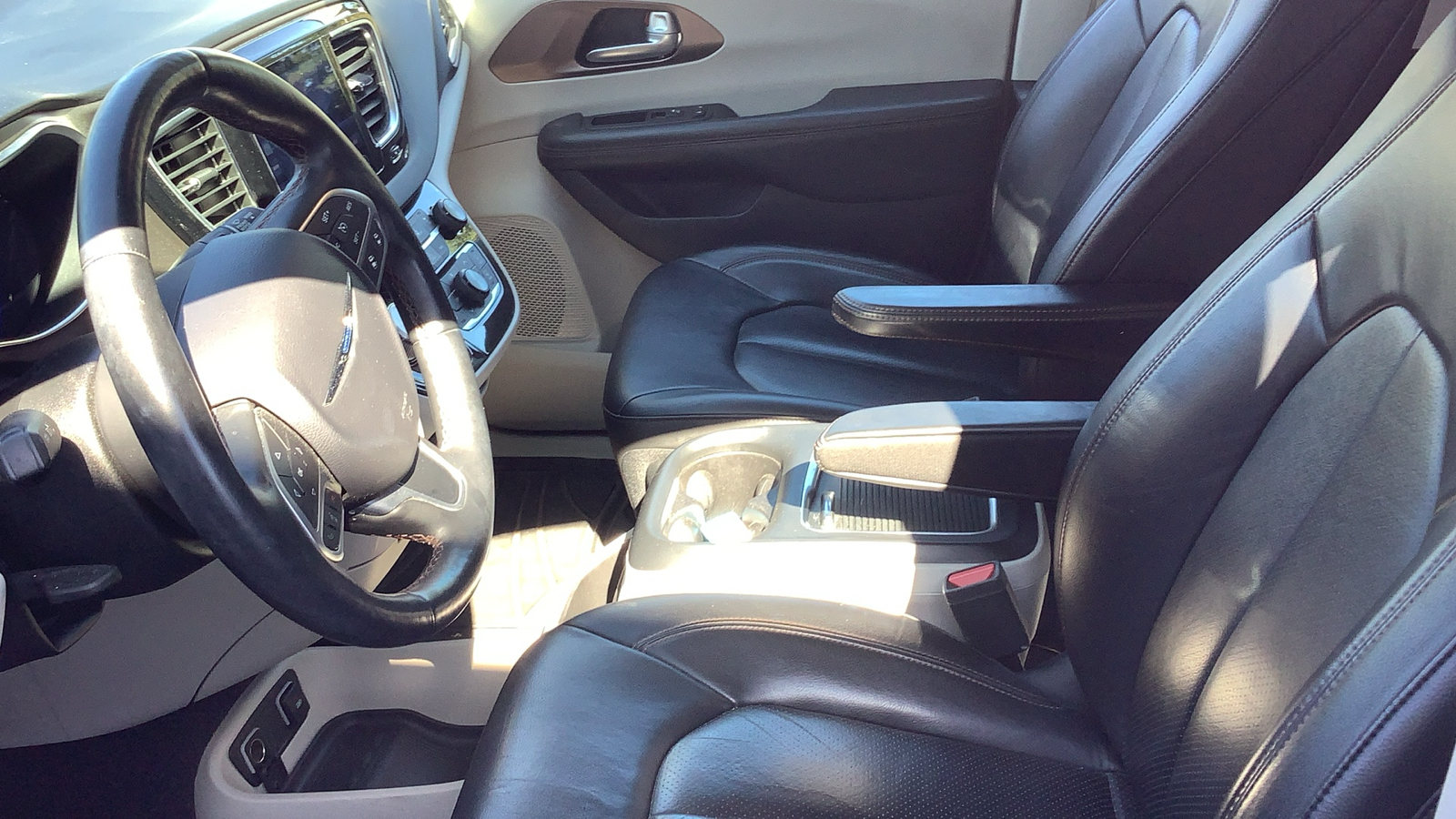 2017 Chrysler Pacifica Touring L Plus 16