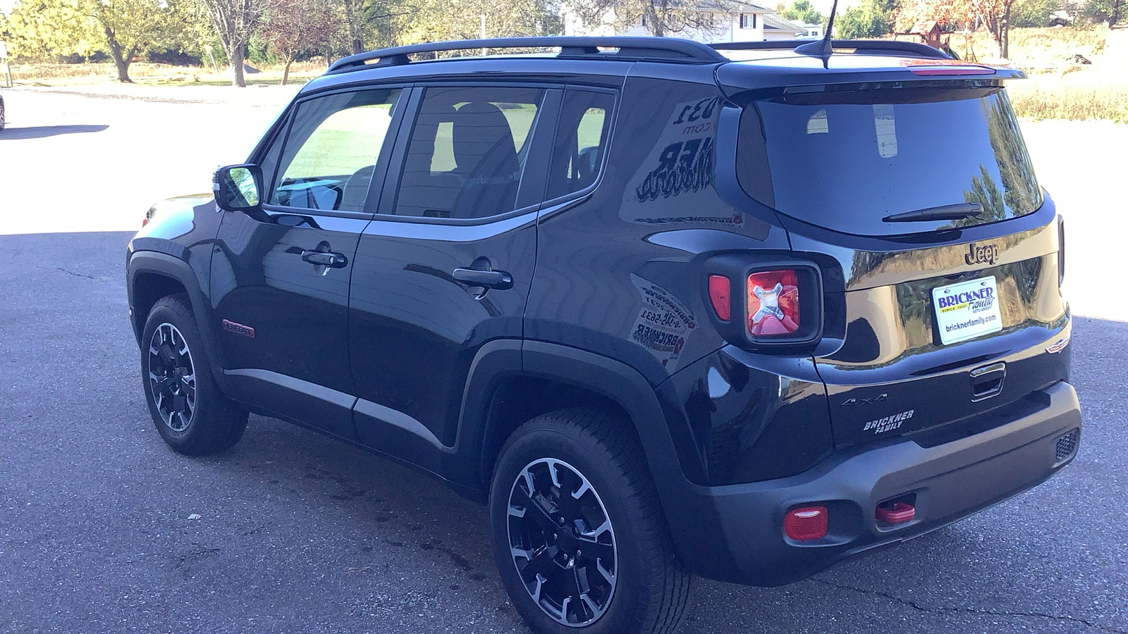 2023 Jeep Renegade Trailhawk 2