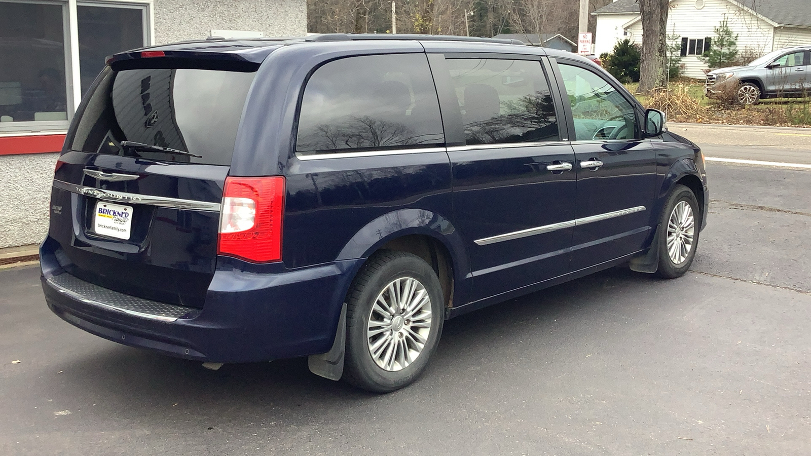 2013 Chrysler Town & Country Touring-L 4