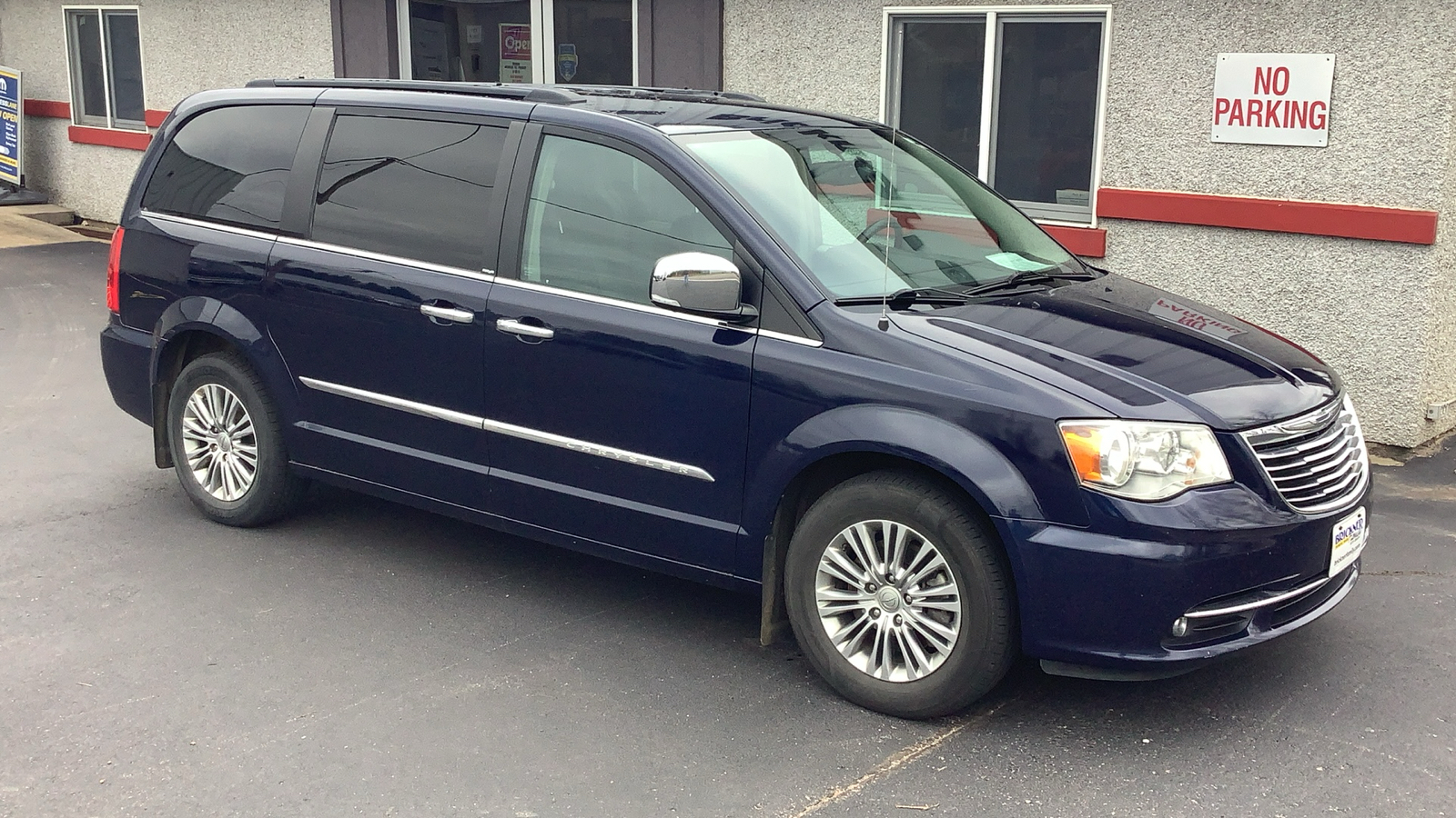 2013 Chrysler Town & Country Touring-L 5