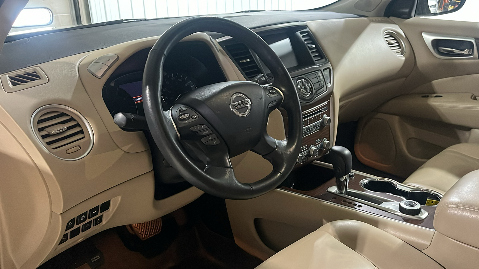2019 Nissan Pathfinder Platinum 11