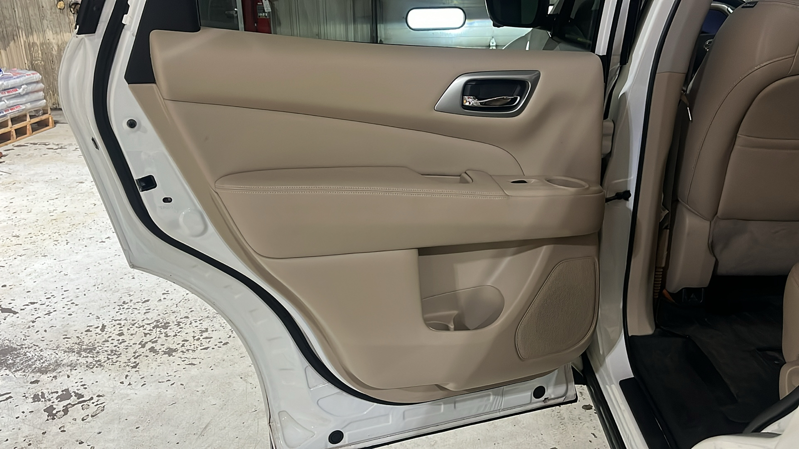 2019 Nissan Pathfinder Platinum 17