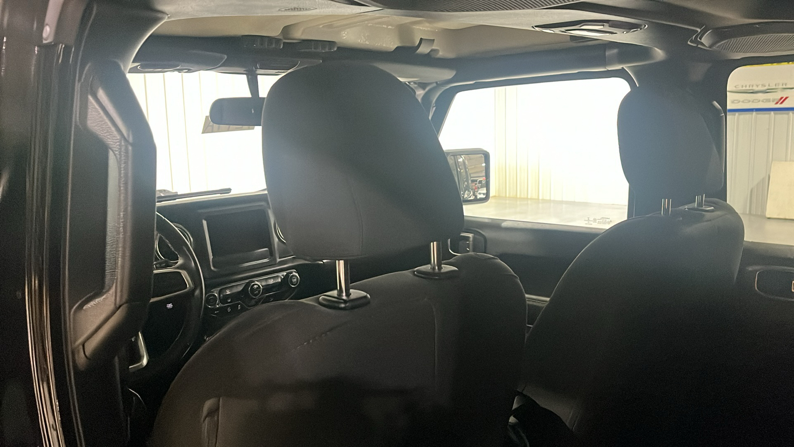 2019 Jeep Wrangler Unlimited Sahara 18