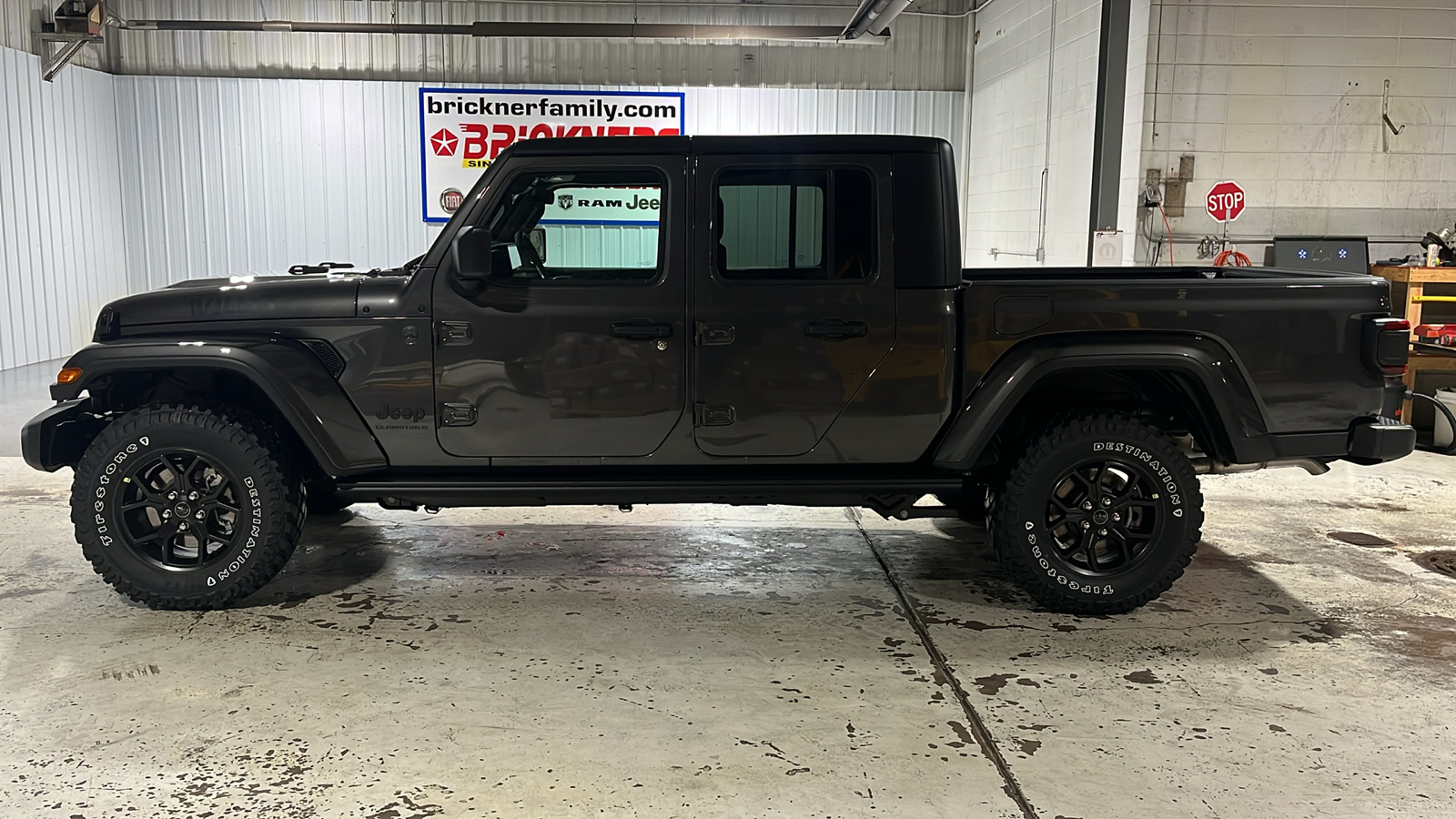 2024 JEEP Gladiator Sport 2