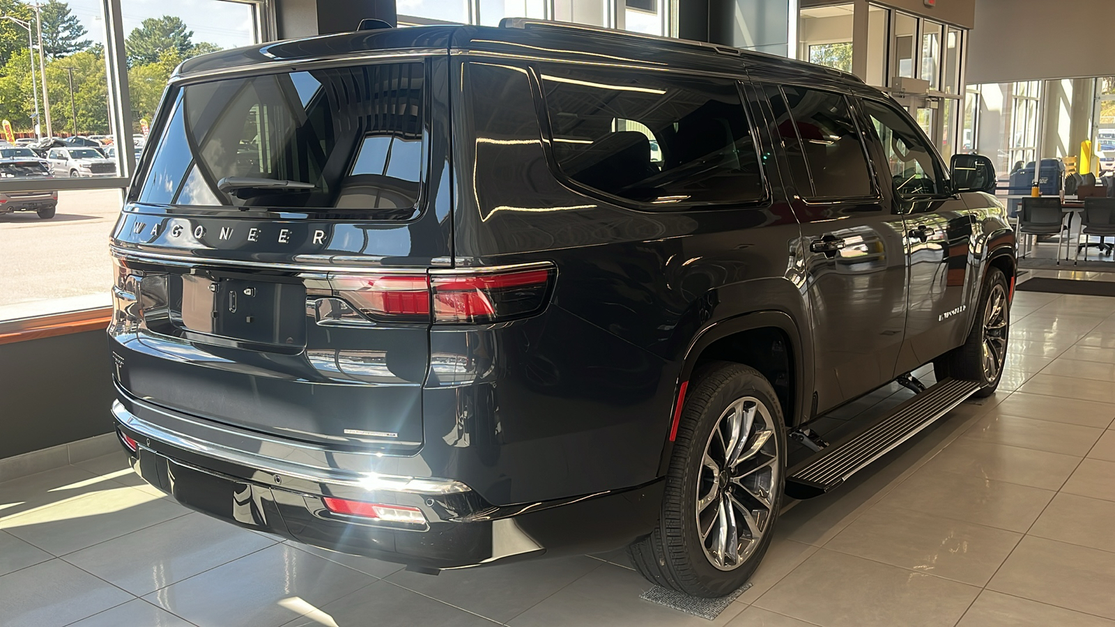 2024 Jeep Wagoneer L Series III 4