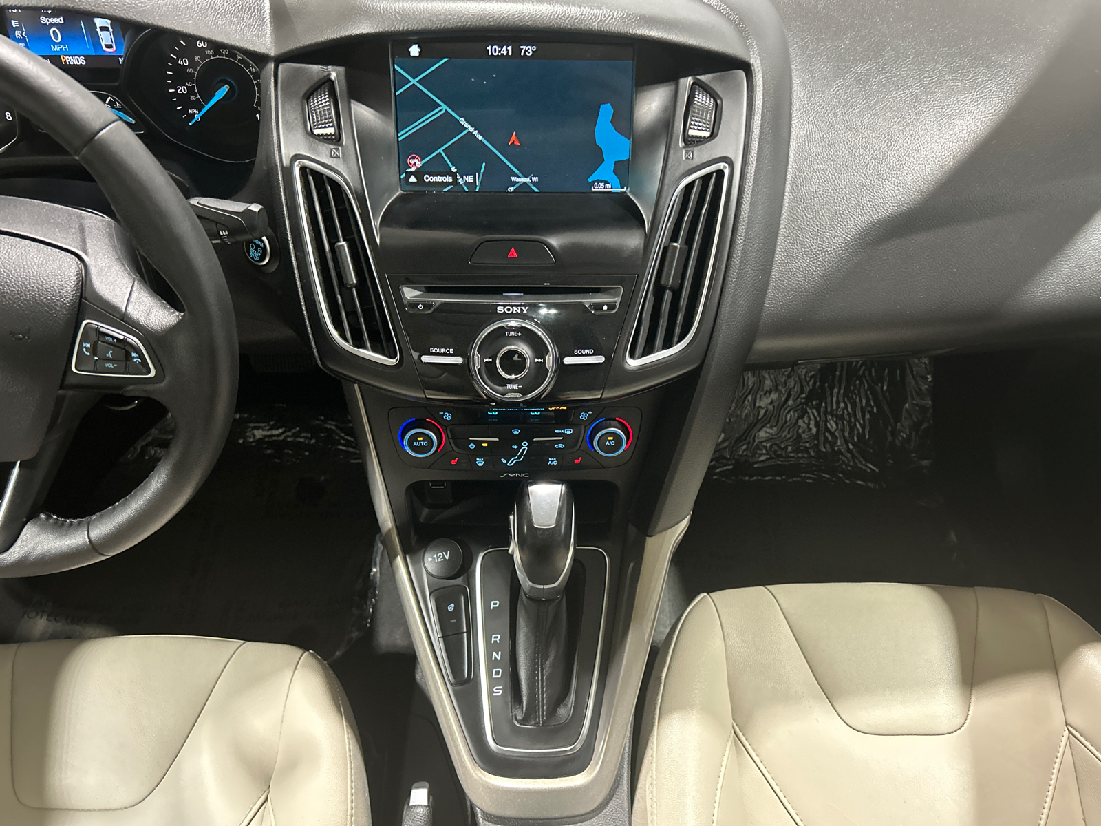 2018 Ford Focus Titanium 27