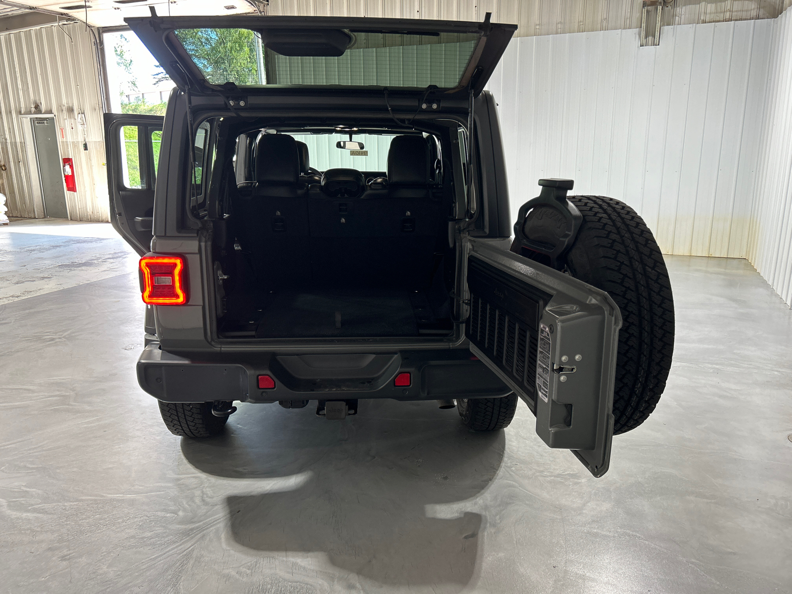 2019 Jeep Wrangler Sahara 11