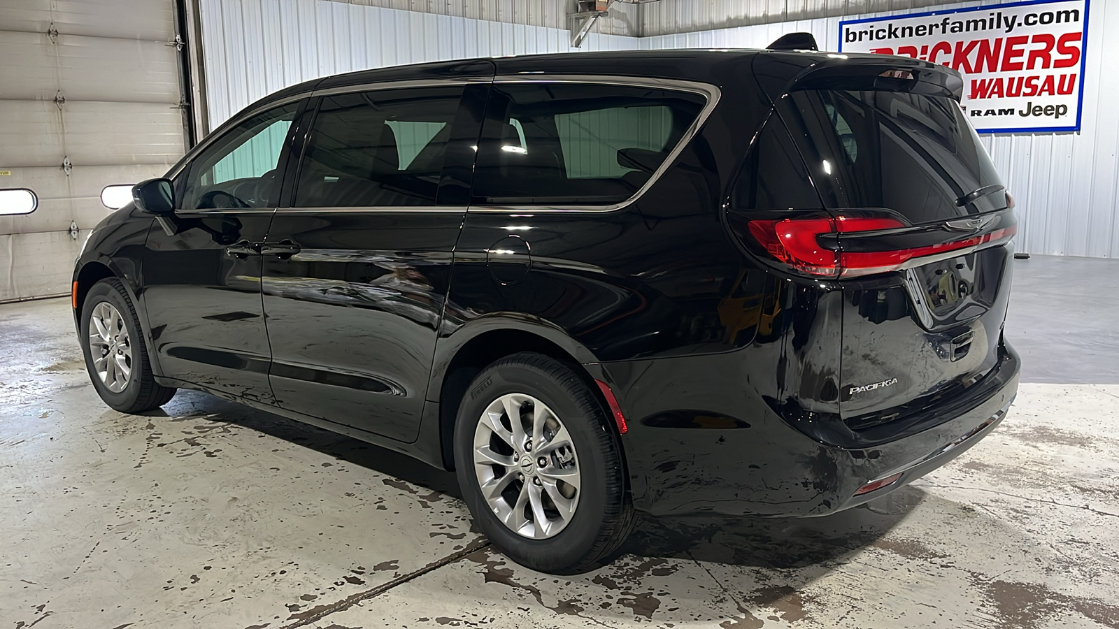 2024 CHRYSLER Pacifica Touring L 3